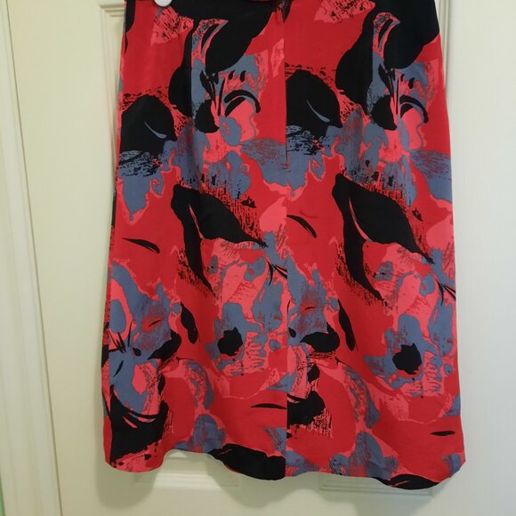 100% Polyeser Fully Lined Skirt - Picture 2 of 3